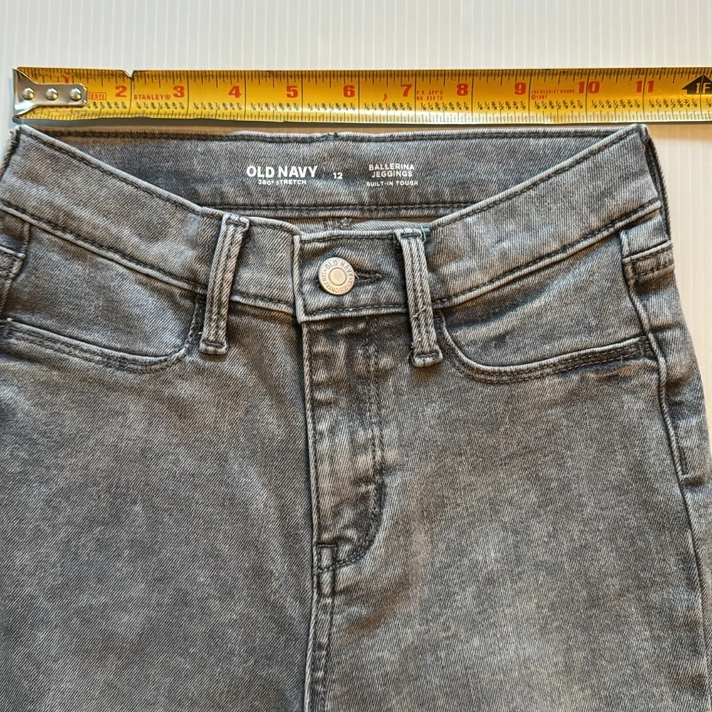 Old Navy gray 360 stretch ballerina jeggings. Girls size 12